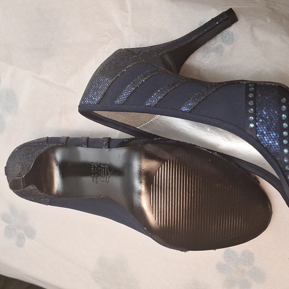 3/$20-Adrianna Papell Midnight Blue Sequin 3-inch Heels, Leather Soles, 8 1/2 M - Picture 7 of 11